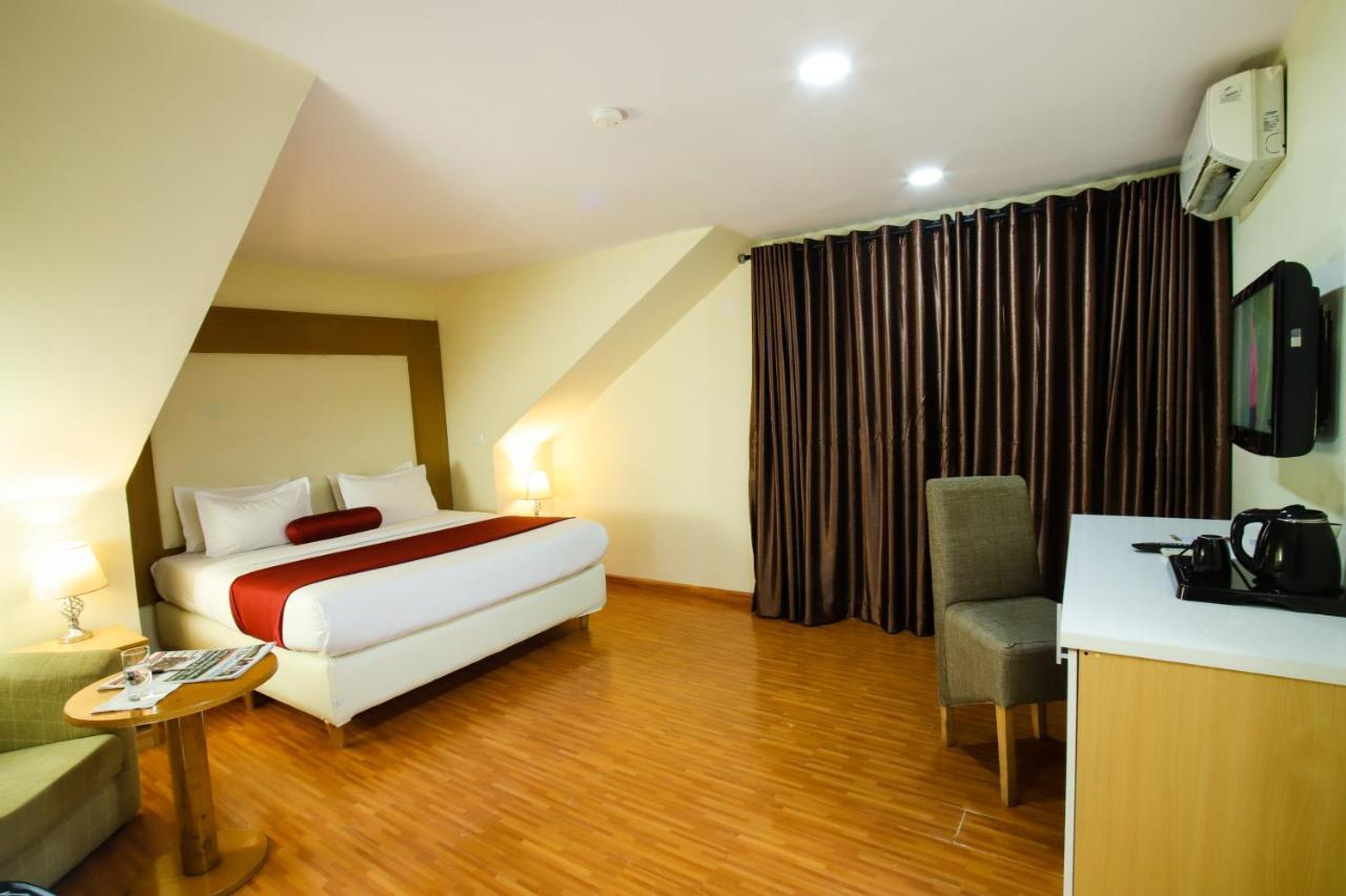 Chateux De Atlantique Hotel Aliayabiagba Extérieur photo